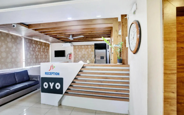 Vasishtha Grand by OYO Rooms