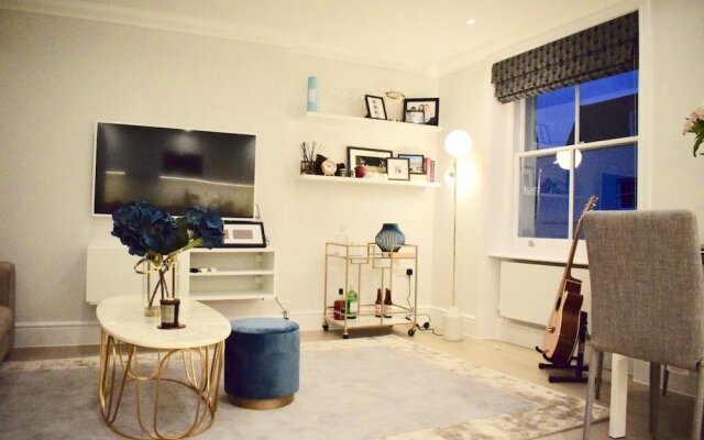 Luxurious 2 Bedroom Penthouse in Notting Hill