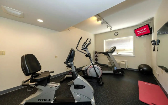 Red Roof Inn & Suites Newburgh – Stewart Airport/ West Point