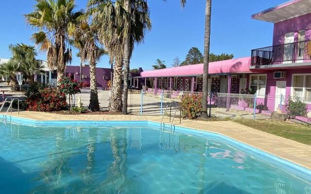 Paddle Steamer Motel