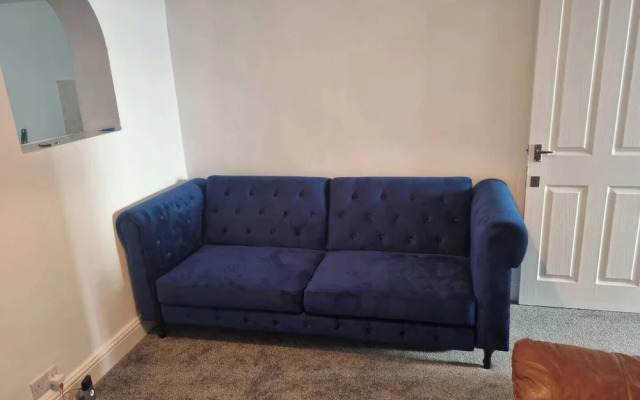 Gillingham 4-bed Stay - Wifi, Parking, Ldn Access