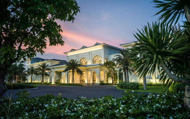 Melia Vinpearl Cam Ranh Beach Resort