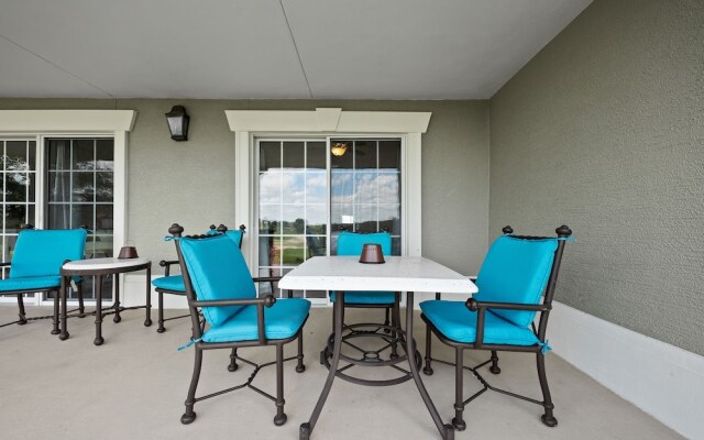 Rvh_326r Centre Court 3 Bedroom Condo