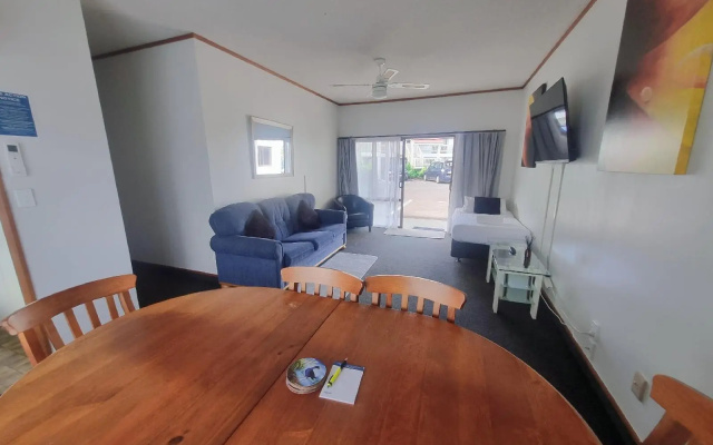 Summit Motor Lodge – Guest Rooms – Tauranga