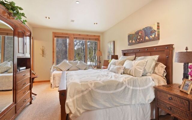 Wulf's Lodge at Olympic Valley Unwind in Hot Tub!