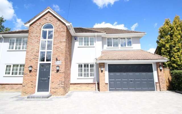 Beautiful Family Home With 42Ft Pool And Cinema Room