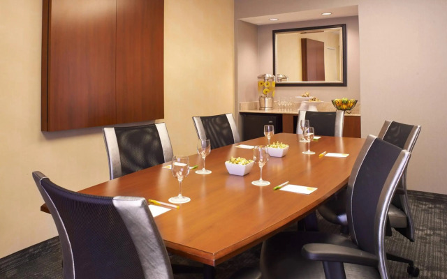 Courtyard by Marriott Chicago Deerfield