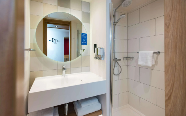 Hampton by Hilton London Park Royal