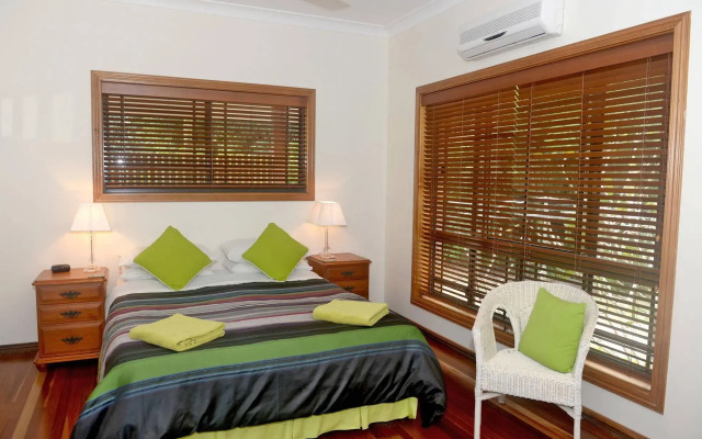 Hibiscus Lodge Bed & Breakfast