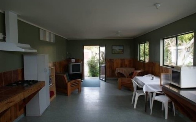 Cottage Park Motor Lodge and Conference Centre – Guest Rooms – Otaki