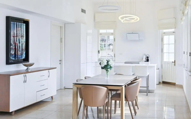 Amazing 2BR near the beach by HolyGuest