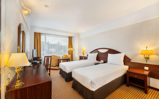 Aro Palace Hotel