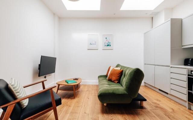 Redland Stay In Bespoke Home 1 of 2