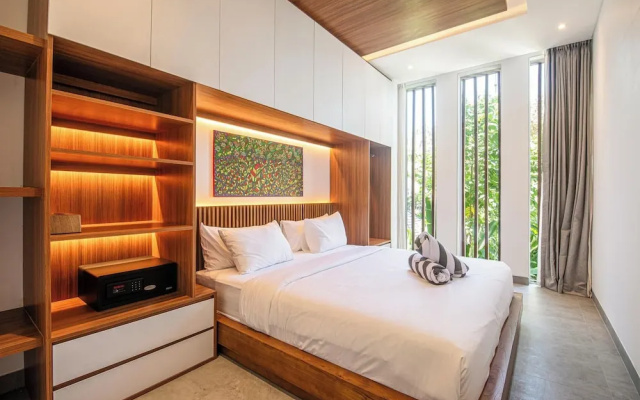 Refined 5 bd Modern Villa, 400m to Beach