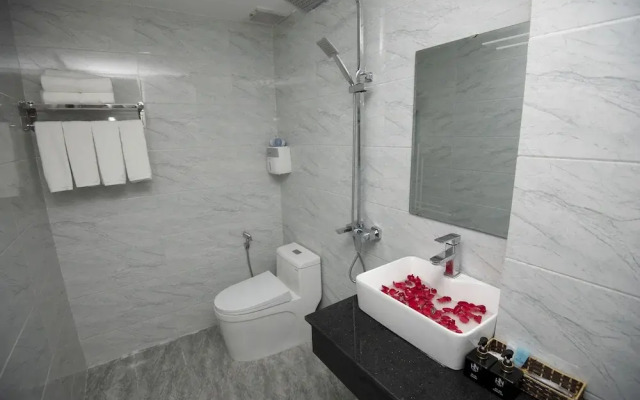 OYO 1180 Huy Ngoc Hotel