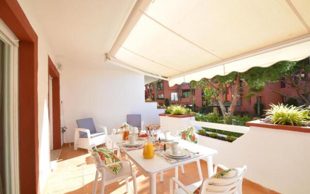 Luxury beach side apartment in Marbella Playa