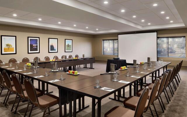 Embassy Suites by Hilton Milwaukee Brookfield
