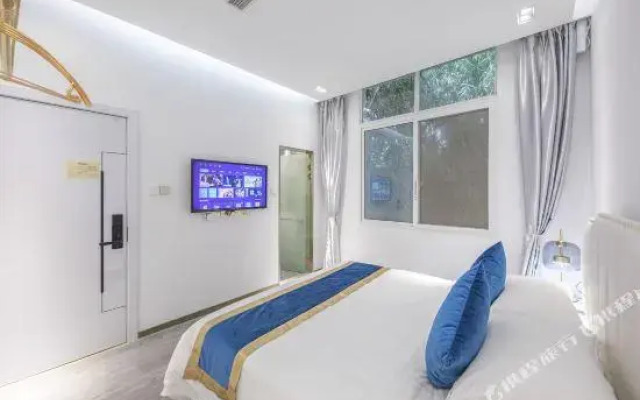 Qili Xiangshe Hostel