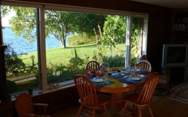 Ashbury Inn on the River Bed & Breakfast