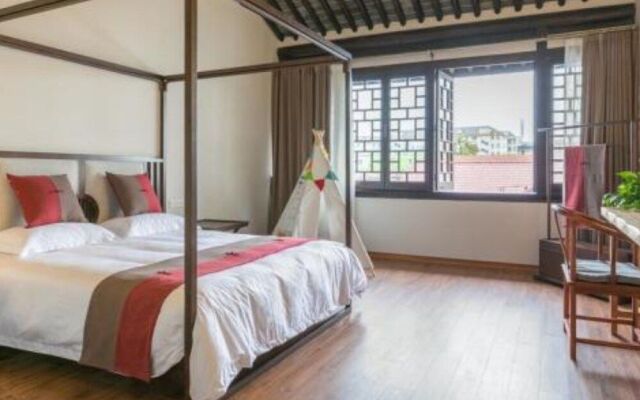 Meet LaVilla House Disney Airport Branch