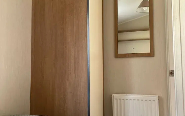 Caravan - Sleeps 6 & Parking