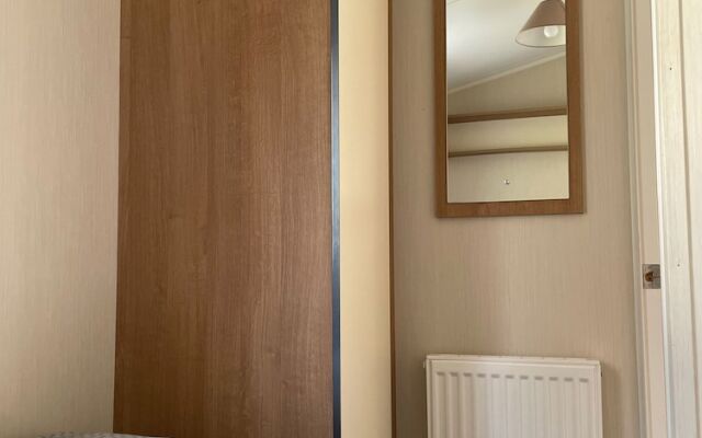 Caravan - Sleeps 6 & Parking