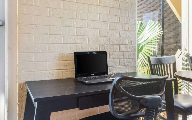 Super 8 by Wyndham Macon GA