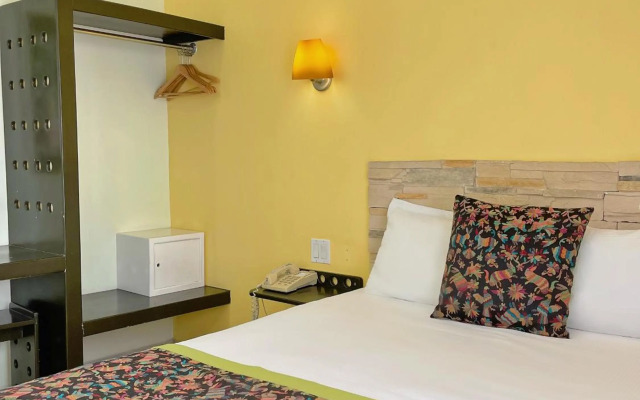 Seven Crown Express & Suites by Kavia