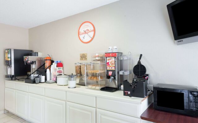 Baymont by Wyndham Iowa Lake Charles