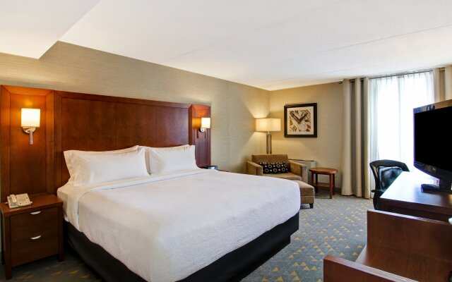 Holiday Inn Oakville Centre by IHG