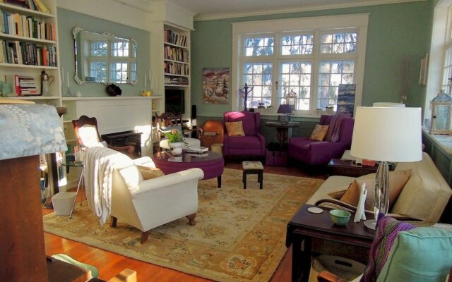 Chantry Breezes Bed & Breakfast
