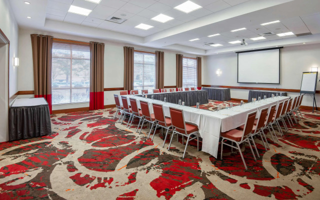 DoubleTree by Hilton Raleigh - Cary