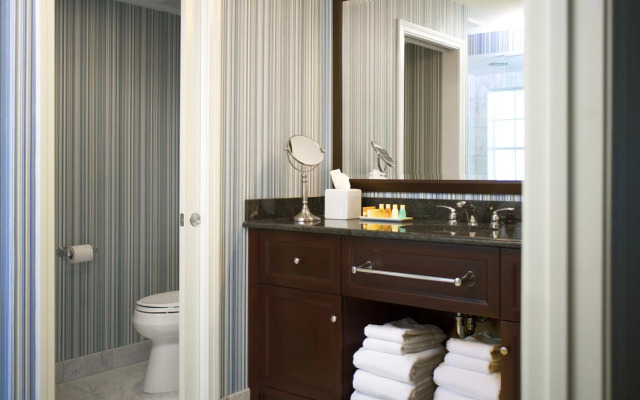 Newport Beach Hotel & Suites