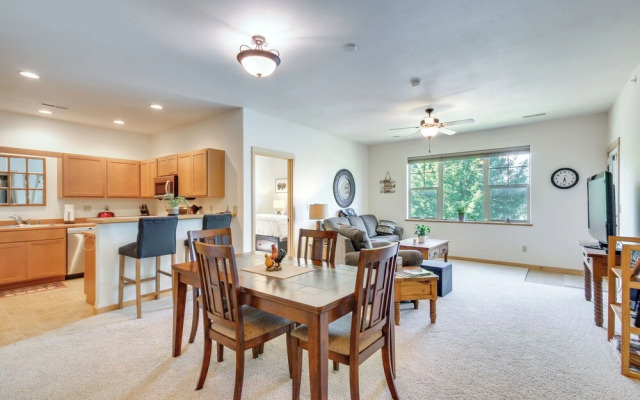 Cozy Livingston Condo w/ Balcony & Mtn View!