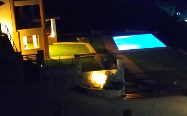 Villa Alexandros - Four Seasons
