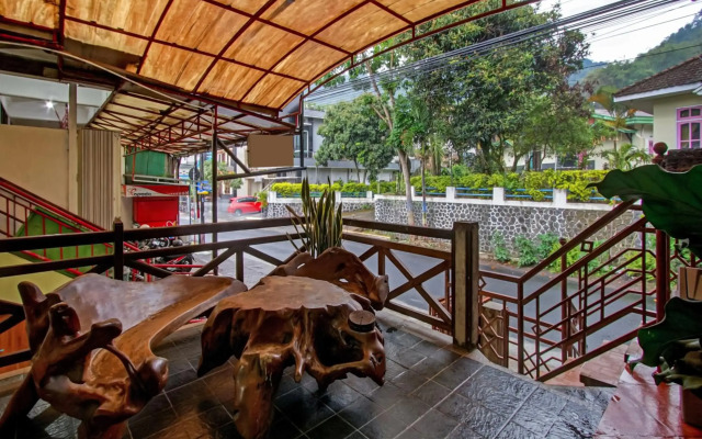 OYO 90031 Villa Papada