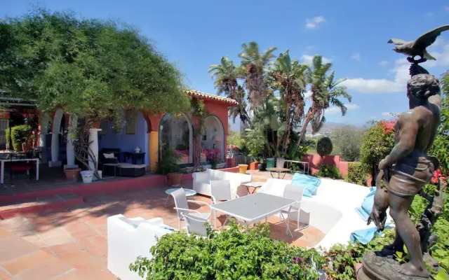 Romantic Puerto Banus Villa, Sea Mountain Views