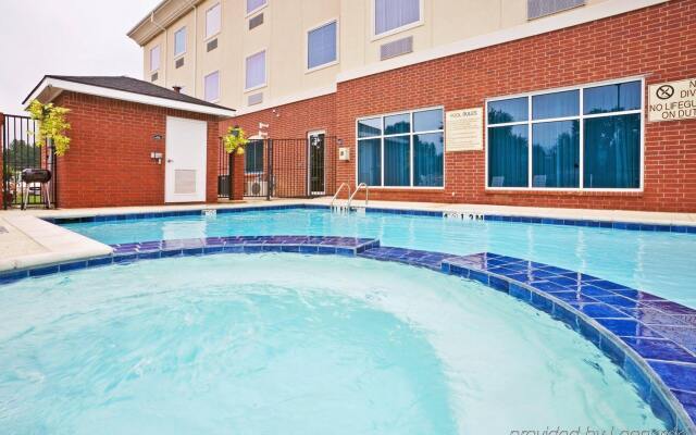 Holiday Inn Express & Suites New Boston by IHG