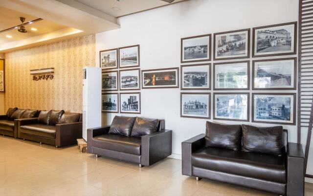 Oyo 40682 Hotel Lake City Pride