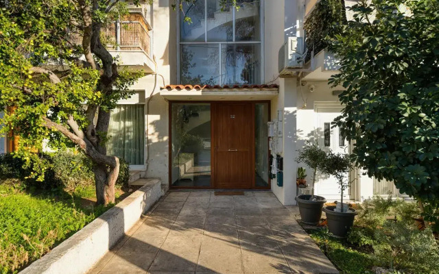 Central 2BR flat Glyfada Center