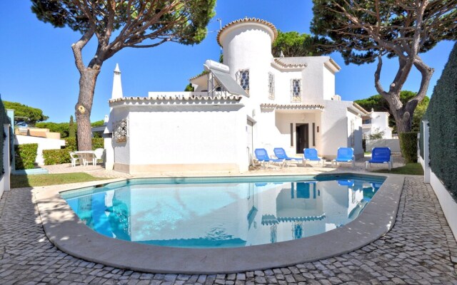 Private Pool Villa Walking Distance to the Centre