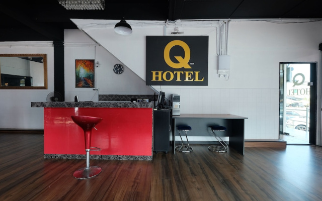 OYO 1104 Q Hotel