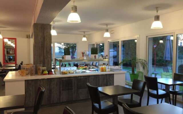 Brit Hotel Rouen Sud / Val De Reuil