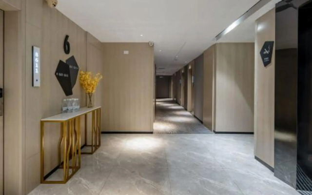 Echarm Hotel (Hezhou Lingfeng Square)