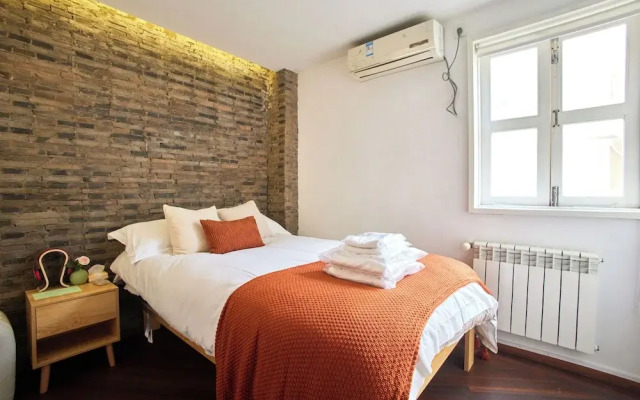 Book and Bed-Jingan Temple