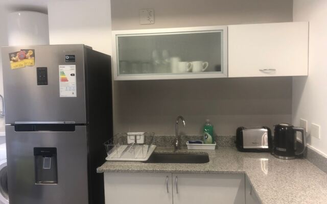 Deluxe 2bedr Apartment With Balcony