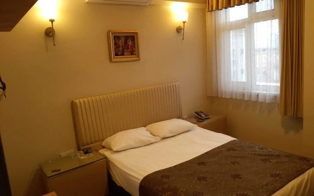 Tac Hotel