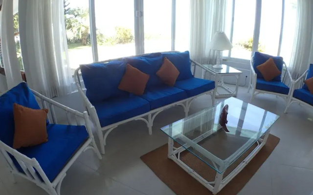 Siesta - Runaway Bay 5BR