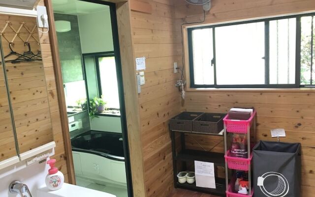 HEARTLAND HOUSE - Female Only & Couple Only