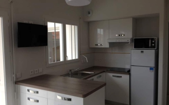 Well-kept Home With a Terrace Near the Beach